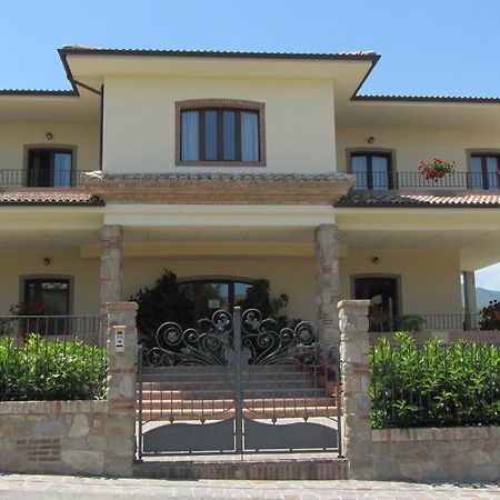 Locanda Del Parco Hotel Colledara Kültér fotó