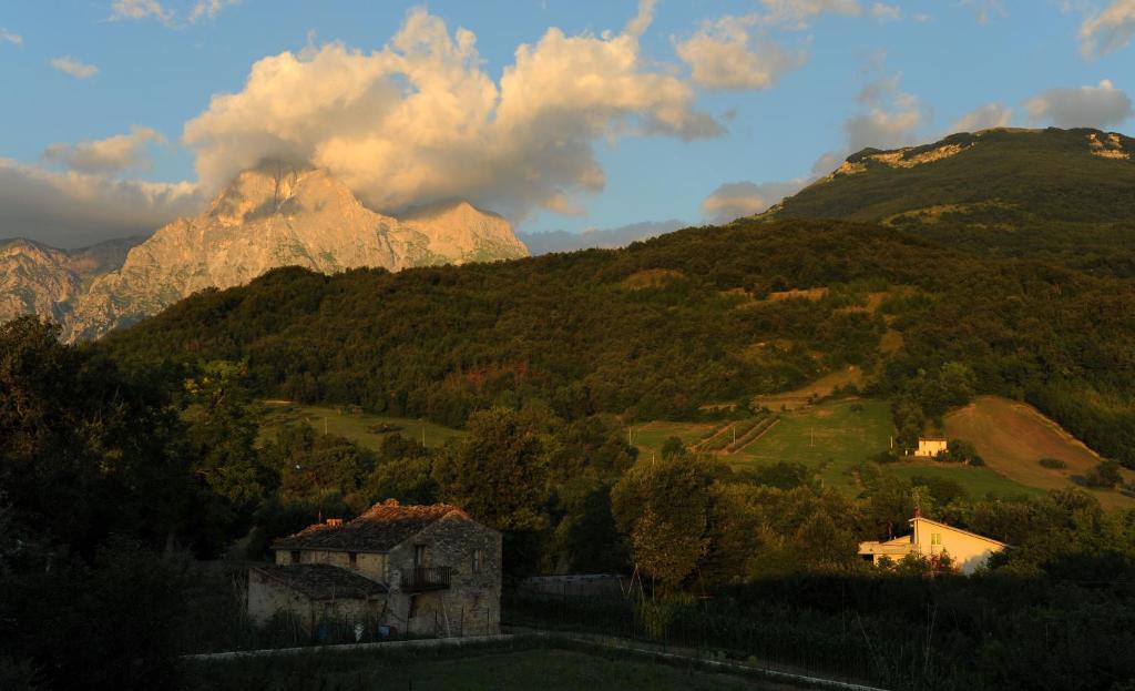 Locanda Del Parco Hotel Colledara Kültér fotó