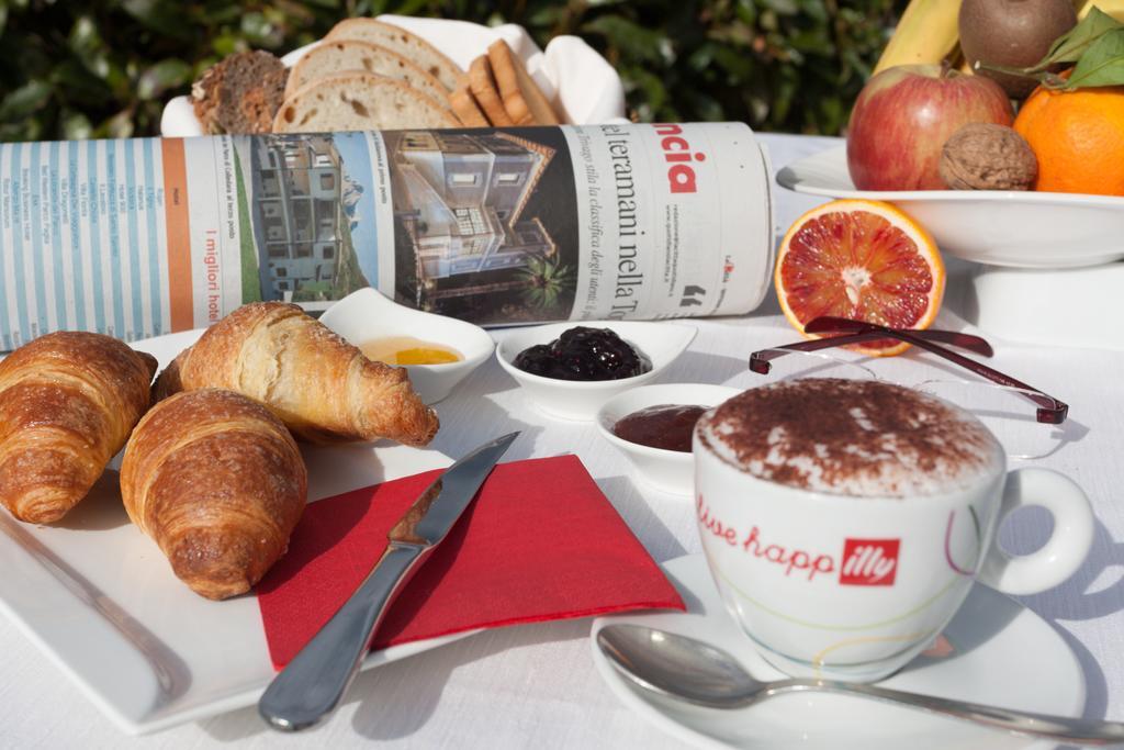 Locanda Del Parco Hotel Colledara Kültér fotó