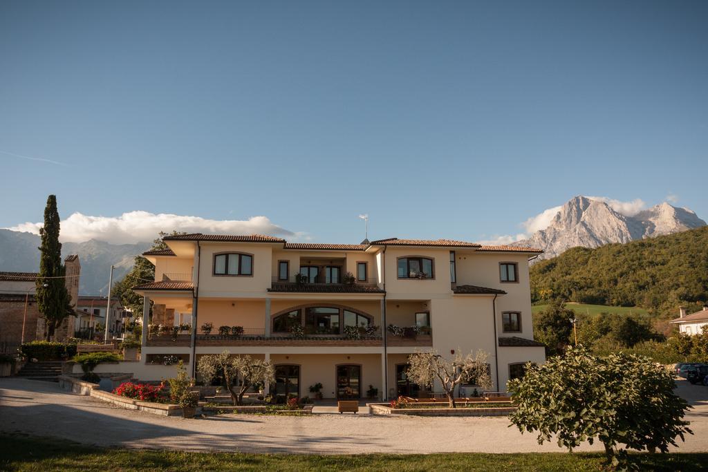 Locanda Del Parco Hotel Colledara Kültér fotó