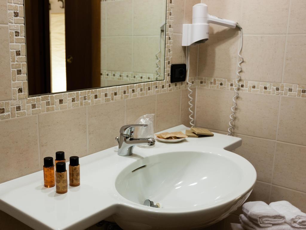 Locanda Del Parco Hotel Colledara Szoba fotó